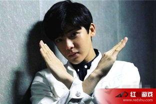 侯明昊整容前照片,从青涩少年到帅气偶像的蜕变之路