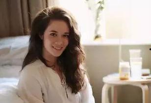 而是中英混血女演员徐嘉雯